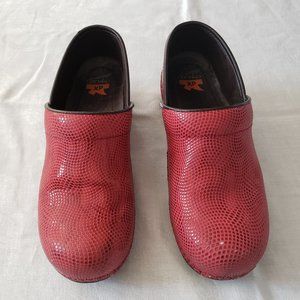 DANSKO XP PROFESSIONAL WOMENS  Red CLOG